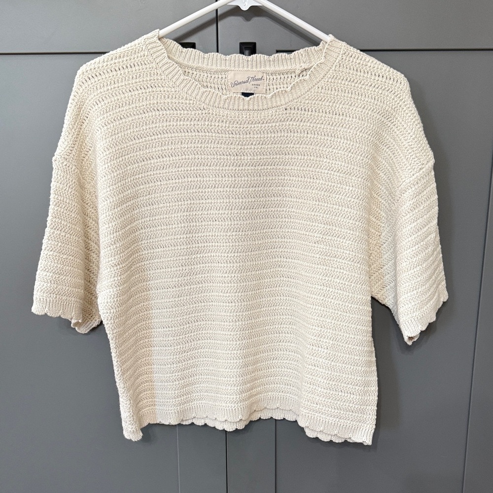 Universal Thread Cream Cropped Scoop Neck Sweater